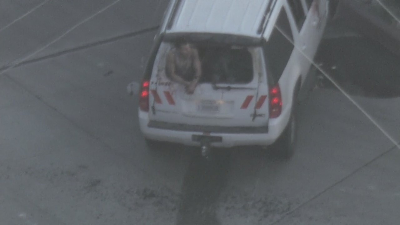 Man in standoff begins to act erratic