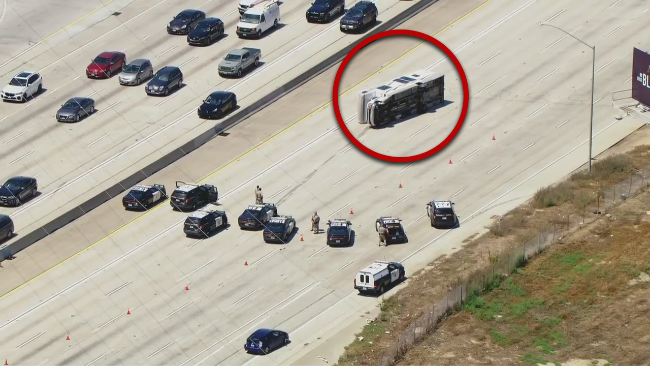Motorhome pursuit ends in rollover crash on 405 Freeway