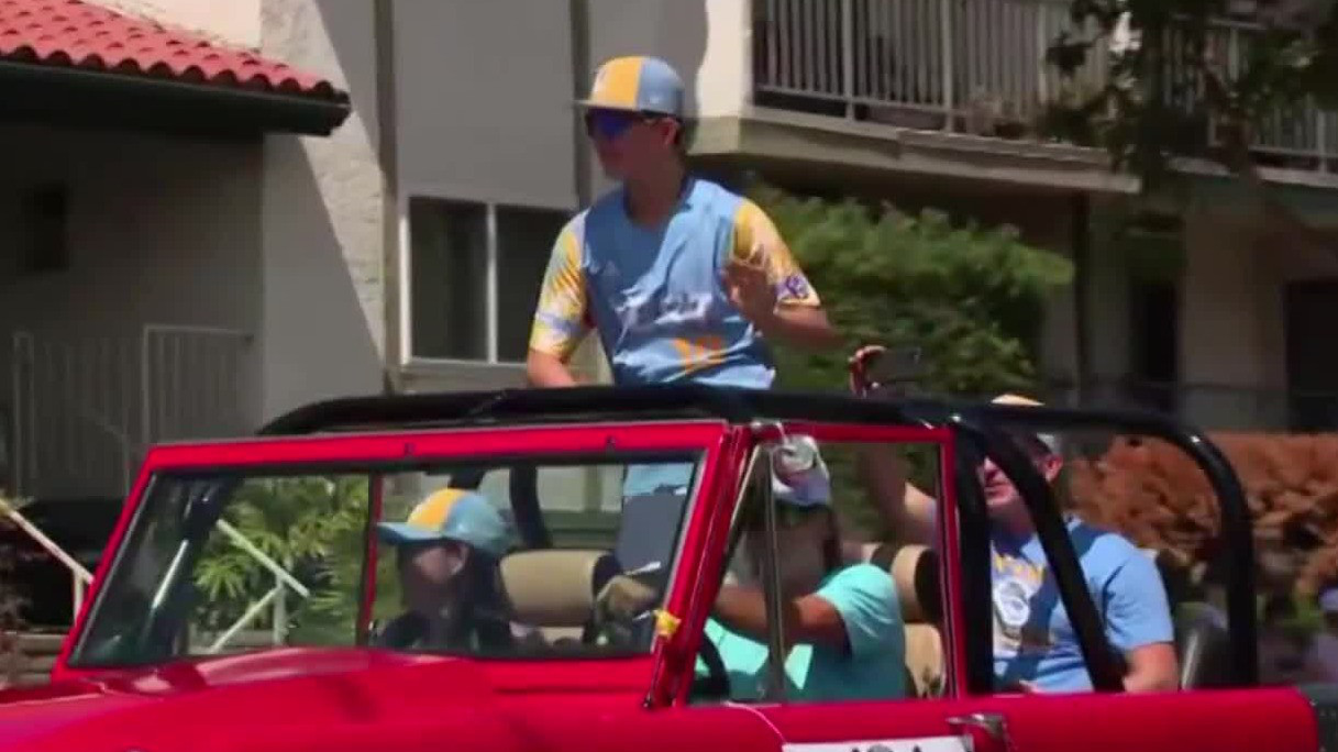 El Segundo hosts parade for LLWS champs