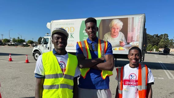 Clippers host annual Food the Community event in Inglewood