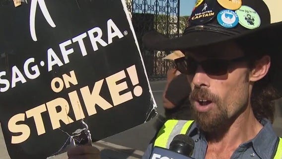 Actors continue to picket as negotiations continue