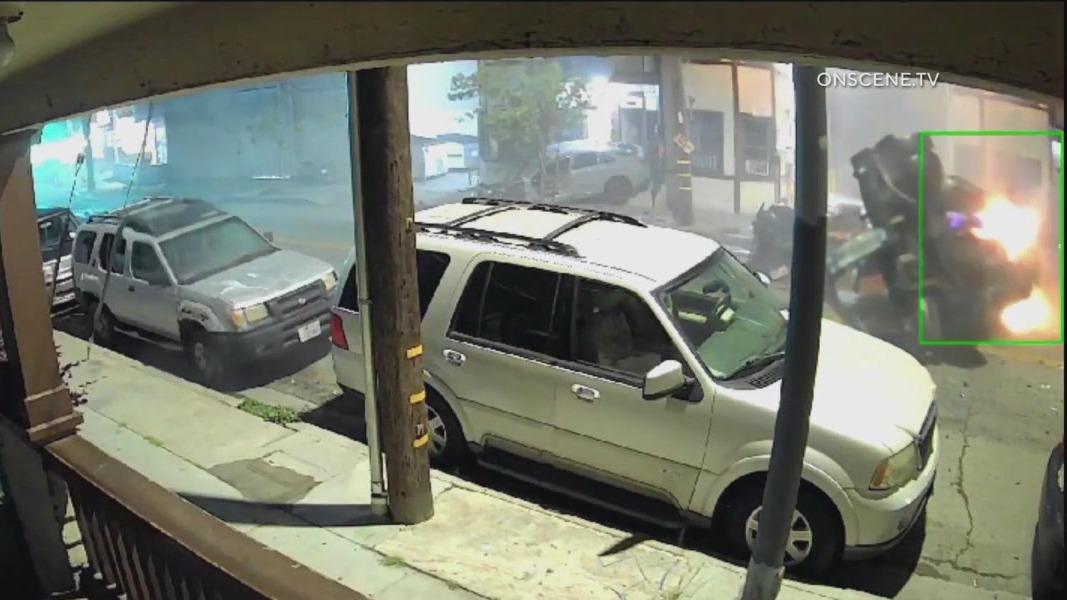 Tow truck driver allegedly plows into parked cars in South LA