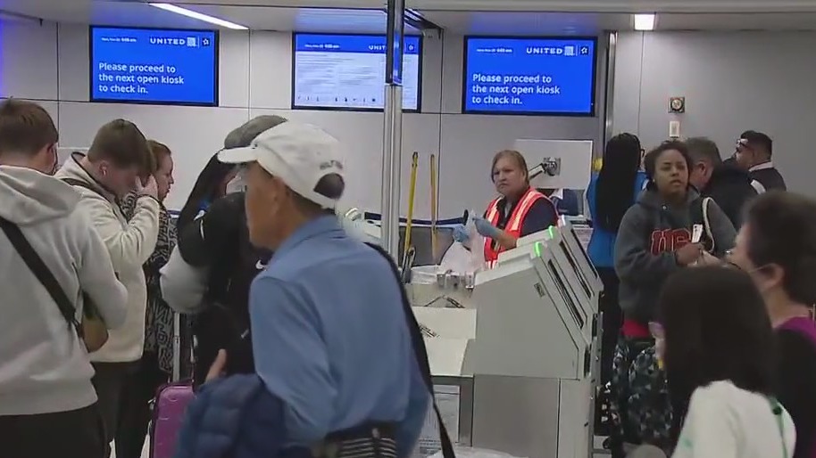 2.5M passengers expected at LAX over Thanksgiving