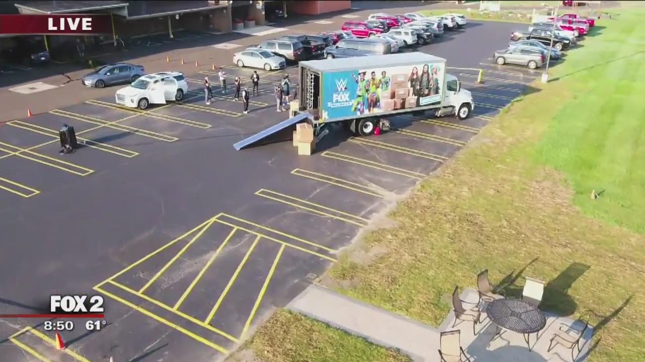 WWE Superstar Drew McIntyre visits Fox2