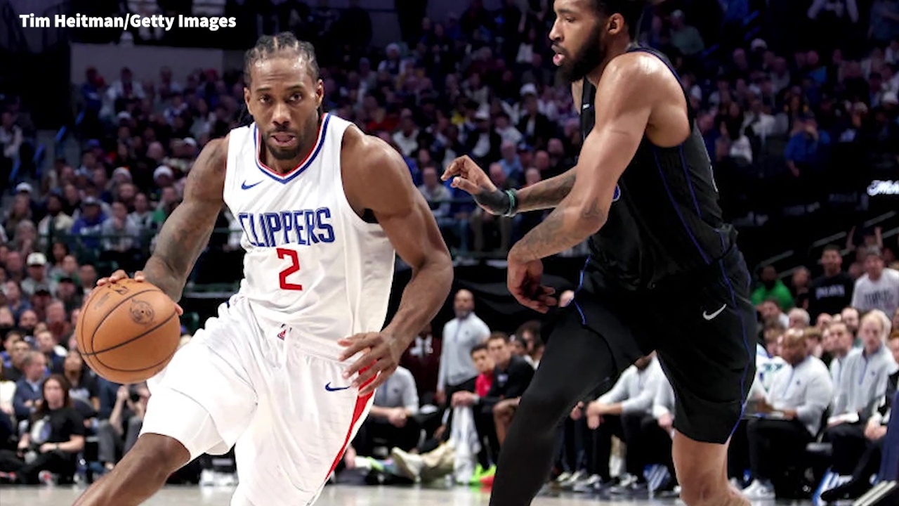 Kawhi Leonard signs $153M contract extension