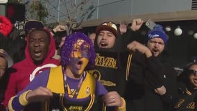 Fans line up to see Kobe Bryant statue