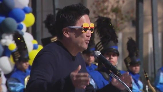 Roy Choi helps students explore culinary route