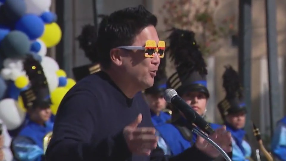 Roy Choi helps students explore culinary route