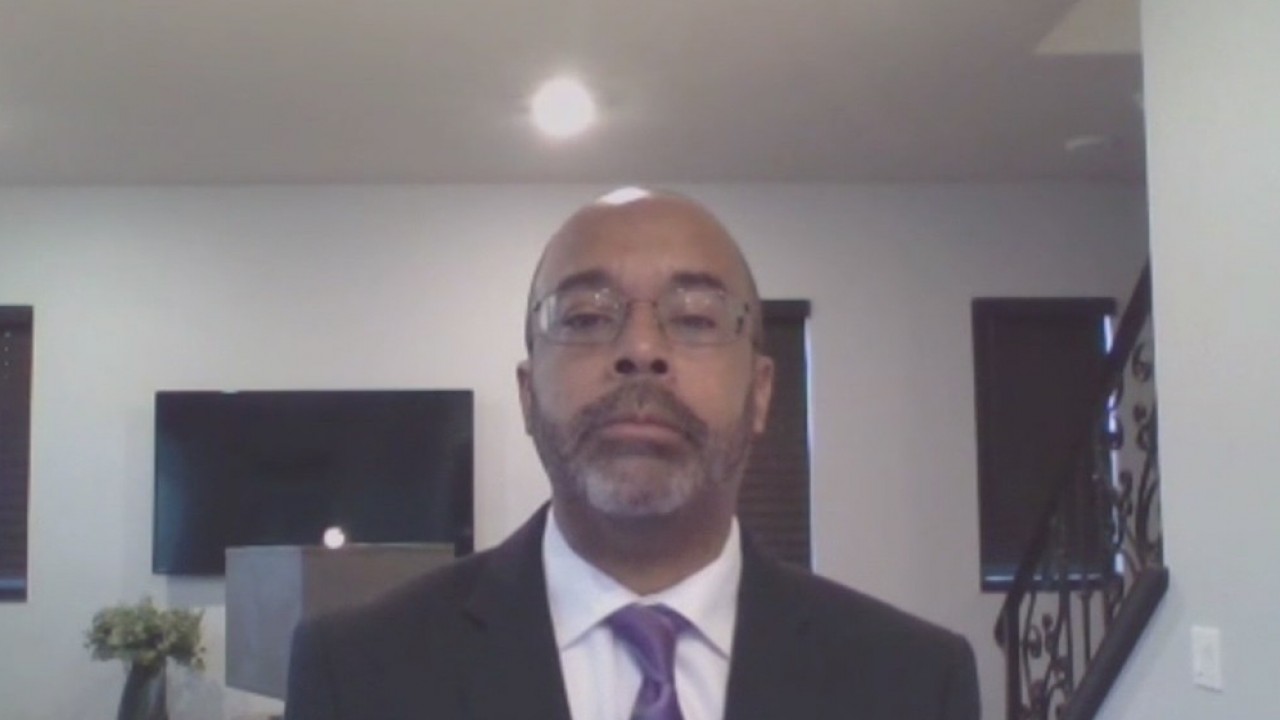 Radio host Mo?Kelly talks about his encounter with Roger Stone