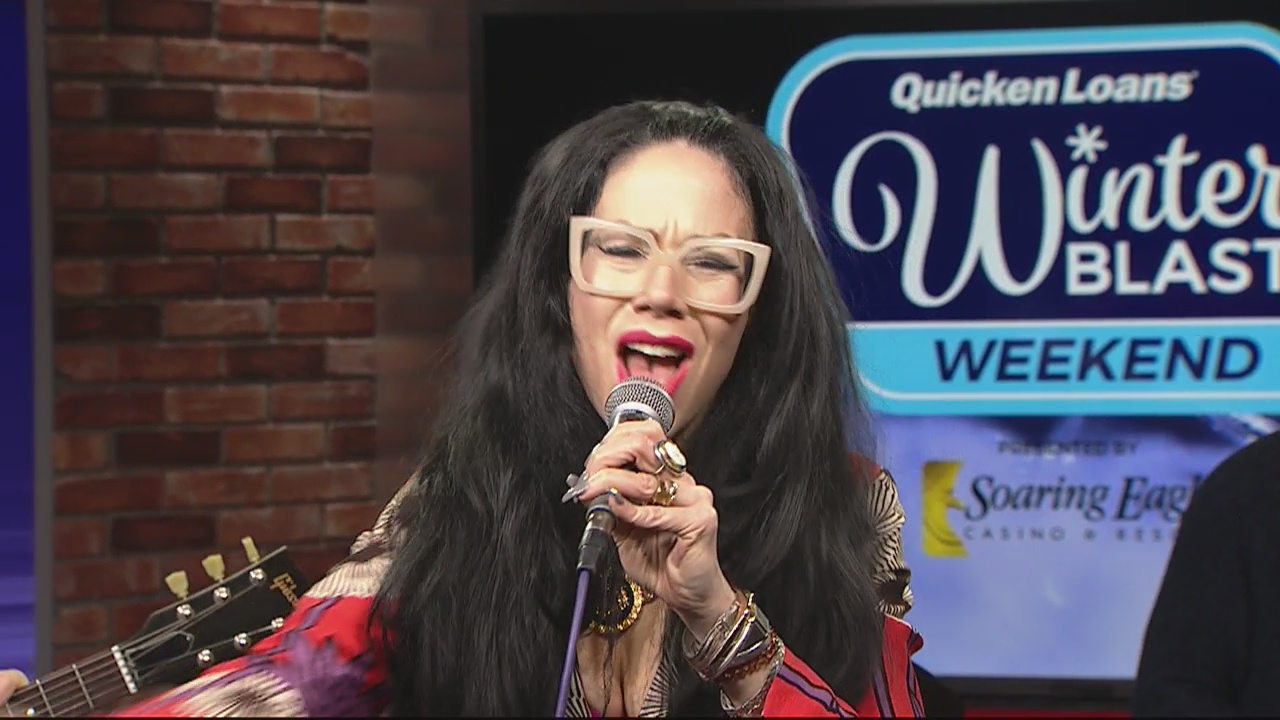 Laura Rain & The Caesars perform on The Nine