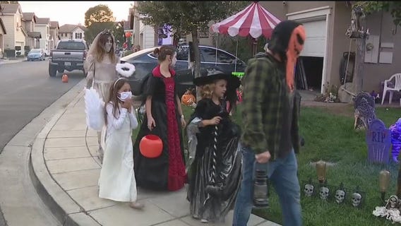Trick-or-treating in Santa Clarita