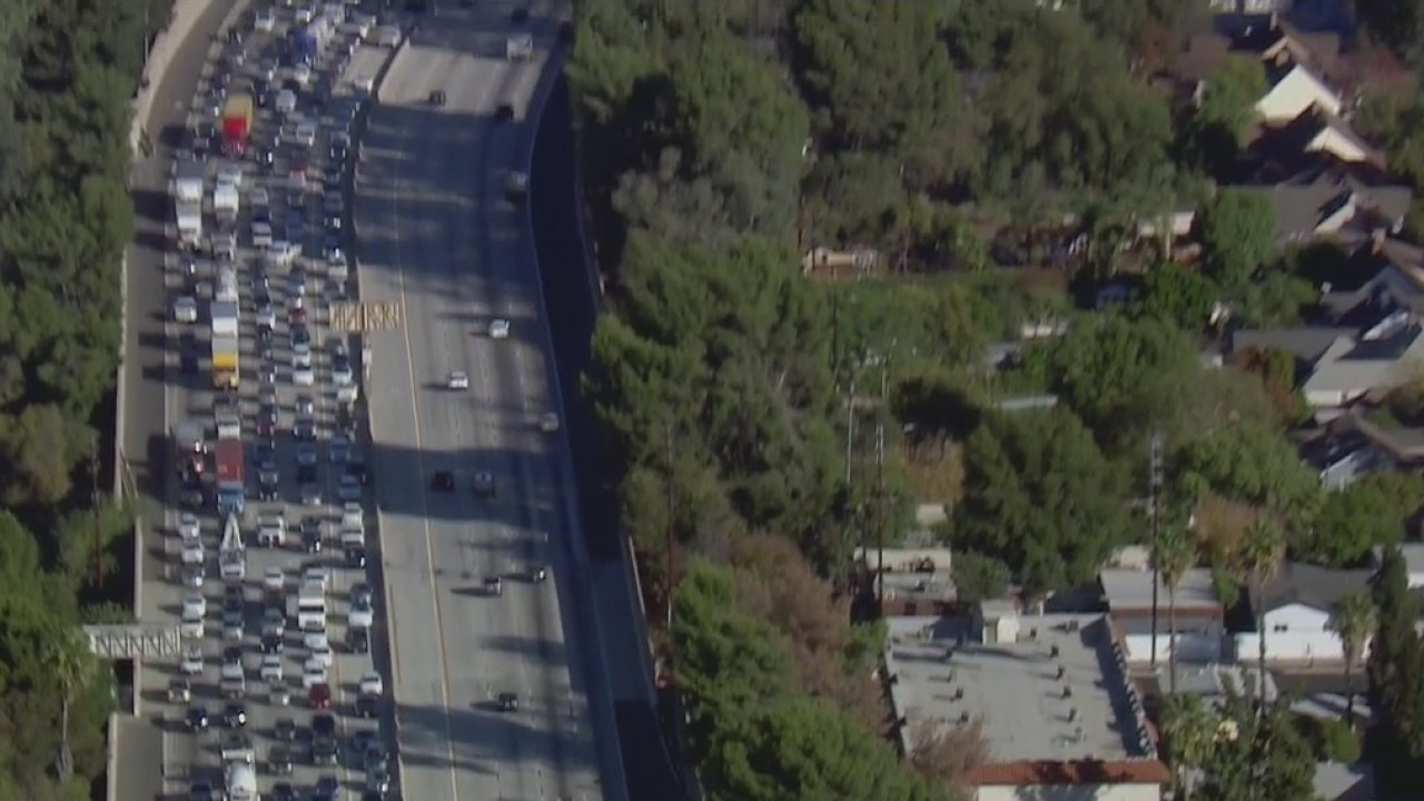 Car fire snarls traffic on 405 Freeway through San Fernando Valley
