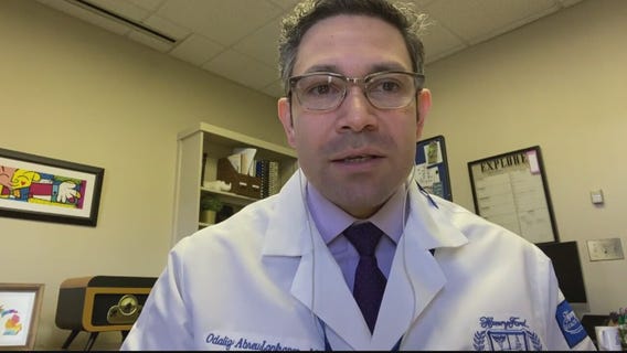 Explaining how a face mask helps prevent spread of COVID-19