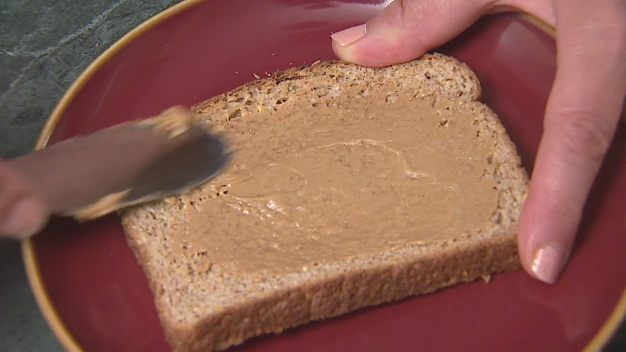 Tips from a dietitian for keeping kids eating right during the pandemic