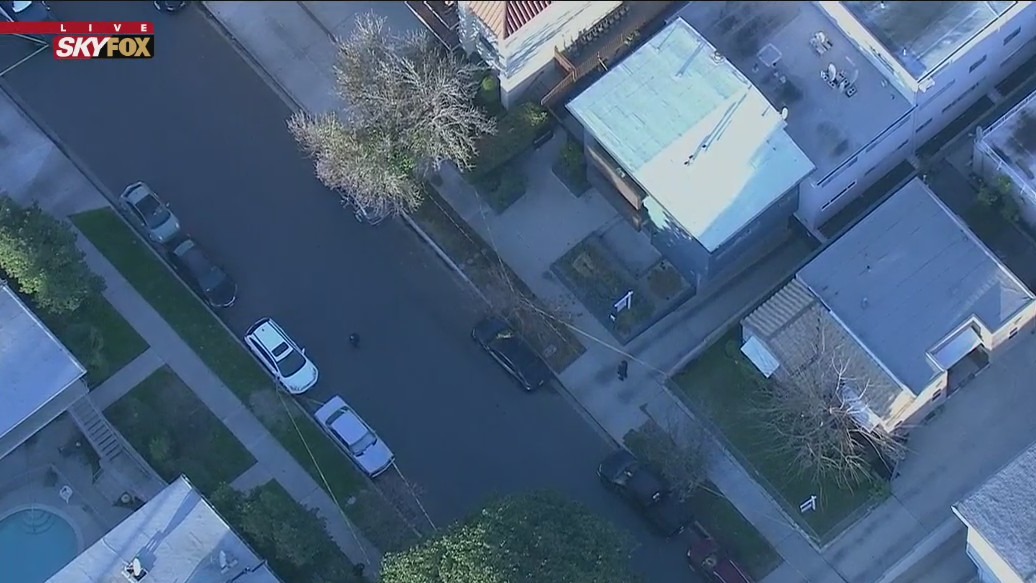 Man killed in possible home invasion in Burbank | FOX 11 Los Angeles