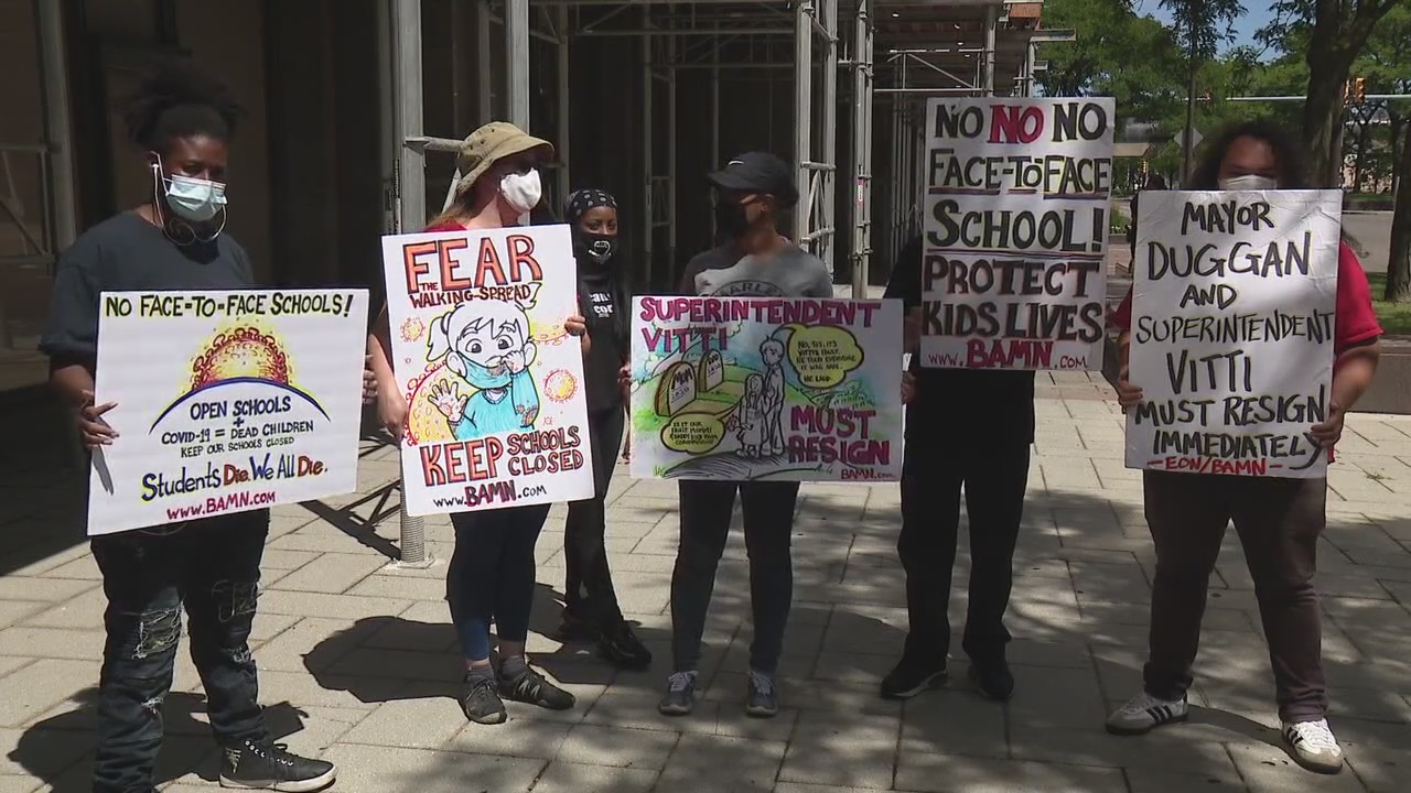 Detroit teachers vote overwhelmingly in favor of strike if talks break down