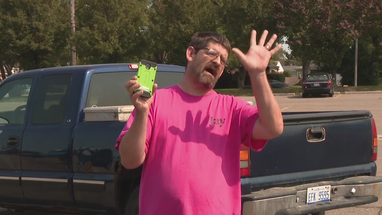 Fence conman changes his name but not his game