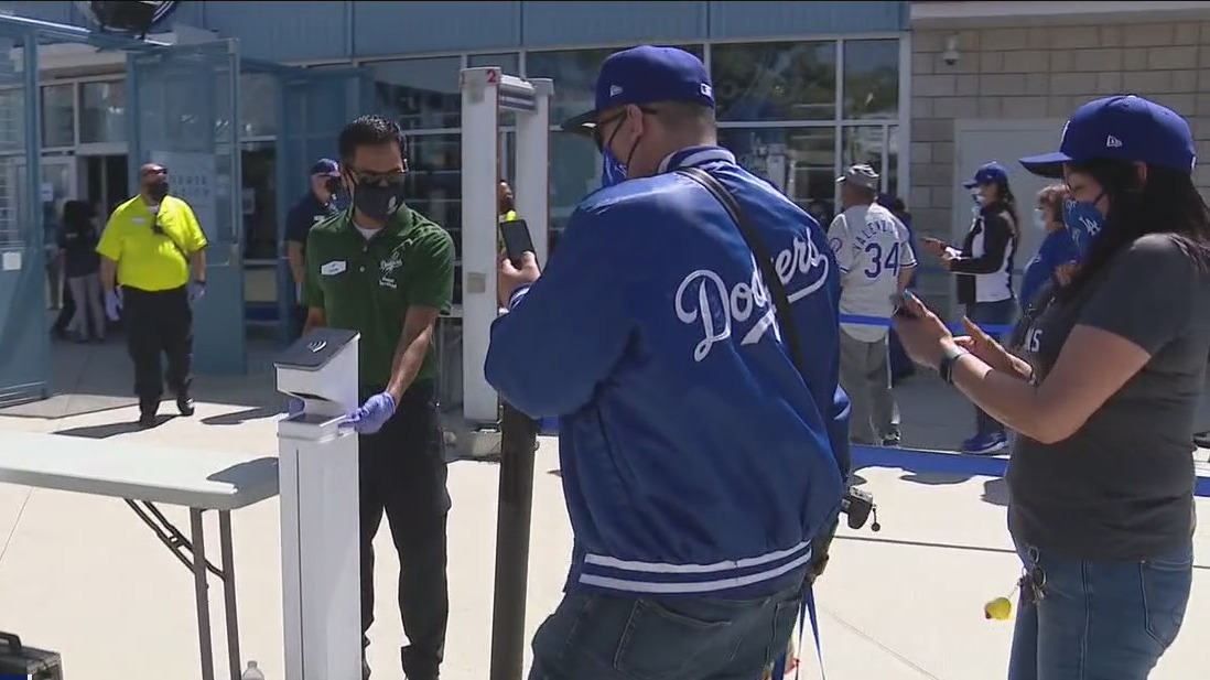 Dodgers celebrate 2020 World Series run and return of fans in the stands