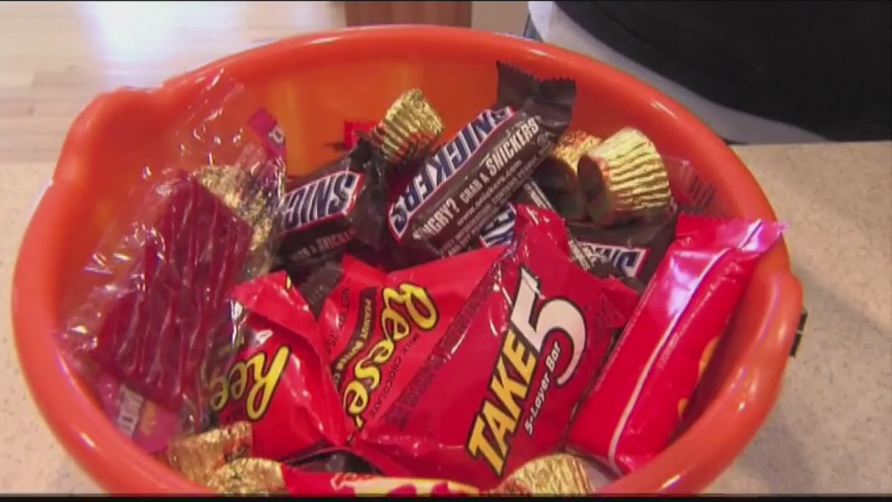 Tips on how to curb the sugar cravings during the holidays with Dr. Kellyann Petrucci