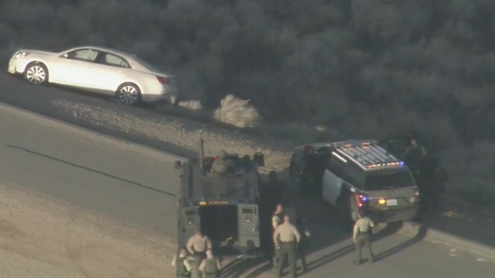 Man suspected of stabbing estranged wife to death in Santa Clarita leads deputies on hourslong standoff