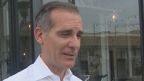 Garcetti tours Venice, says he won't get into 'pissing match' with Villanueva