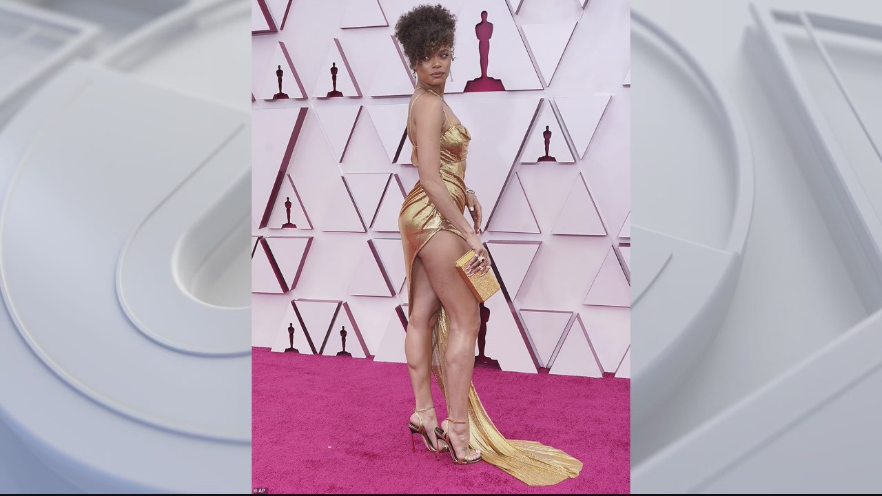 Chuck Bennett's Cheeky Commentary about Oscar Fashions