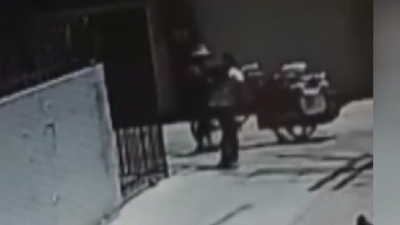 Street vendor robbed at gunpoint in Long Beach