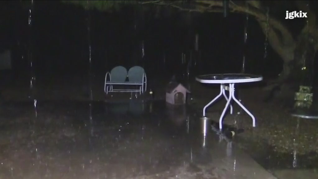 Summer rain storm passes Southern California
