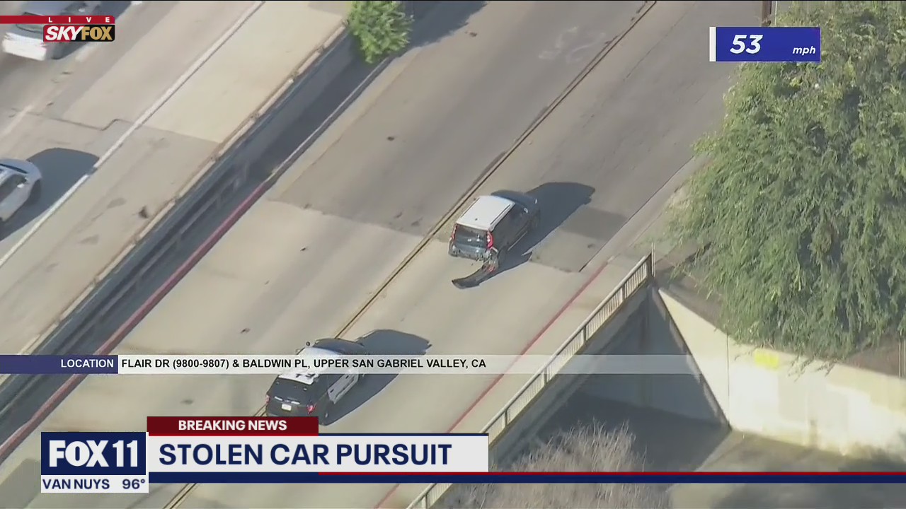 'Bumper is gone!' Small piece of Kia flies out as driver evades police