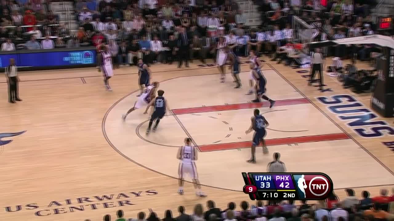 WATCH - Jennifer Hammond talks to former Piston and basketball hall-of-famer, Grant Hill about his new autobiography