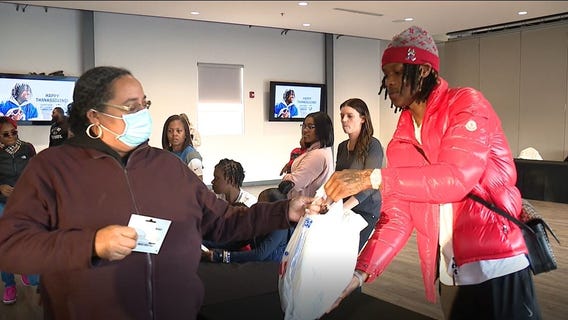 WATCH - Lions receiver Jameson Williams gives away some turkeys to families in Detroit