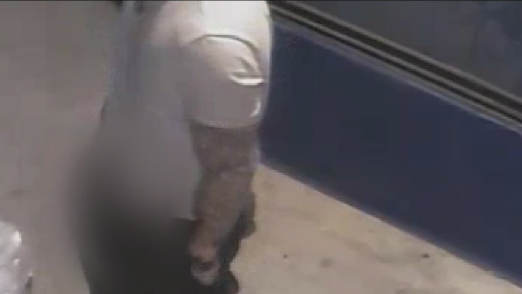 LAPD searching for sexual assault suspect in Van Nuys