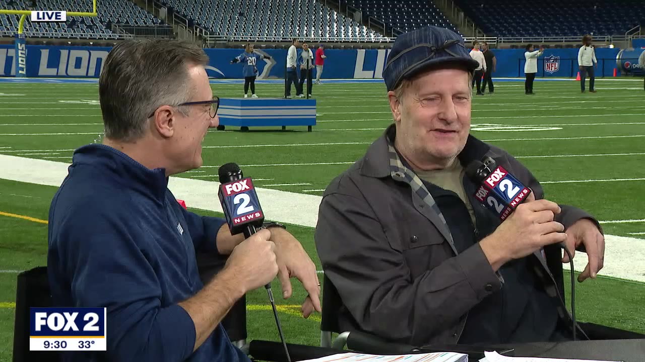 Actor Jeff Daniels joins the set of Lions Gameday Live