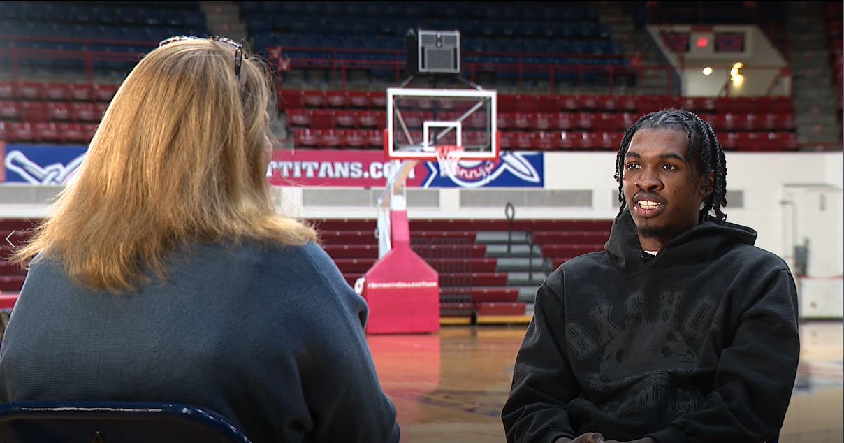 WATCH - Jennifer Hammond talks with Detroit Titans guard Antoine Davis after coming up just short of the NCAA all-time scoring record