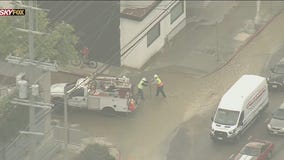 Hollywood Hills water main break causes street flooding