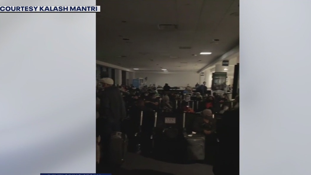 Brief power outage at LAX delays dozens of flights