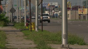 Man stabbed then robbed on Detroit's east side