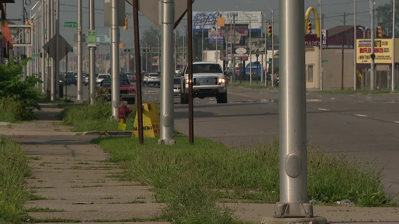 Man stabbed then robbed on Detroit's east side