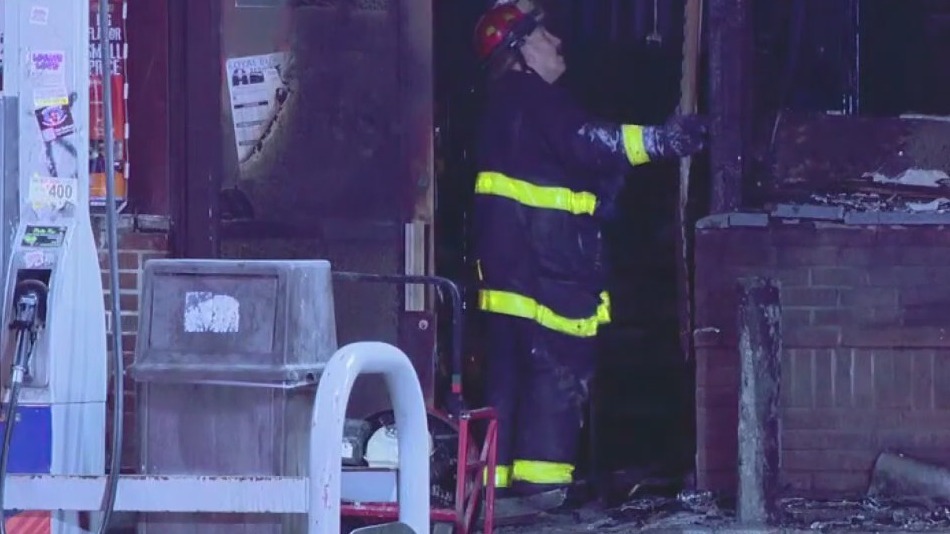 Suspect torches Detroit gas station | FOX 2 Detroit