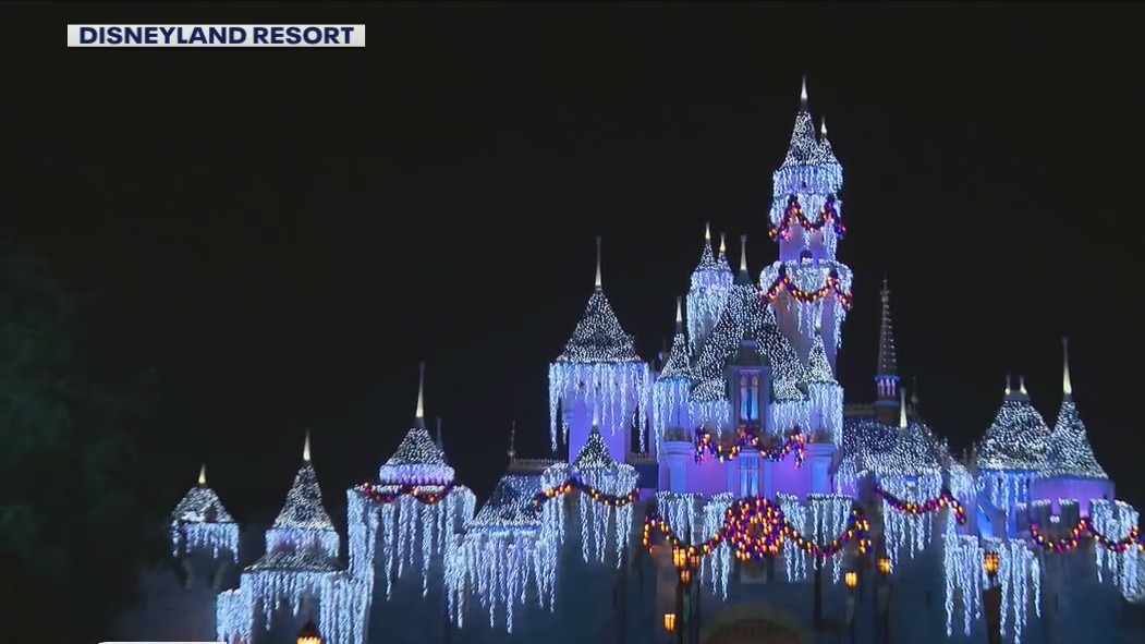 Holiday season returns at the Disneyland Resort