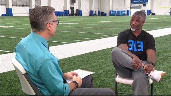 WATCH - Dan Miller gets the defensive lowdown from coordinator Aaron Glenn
