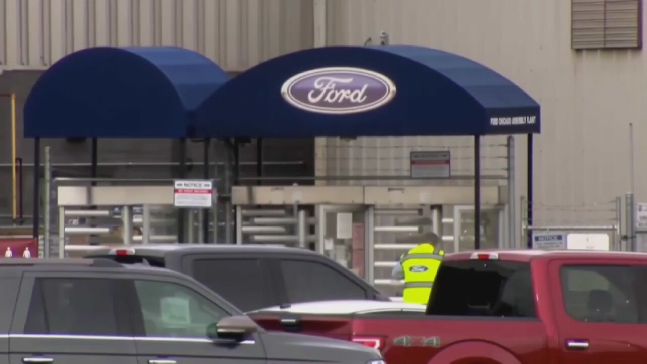 What do analysts think of the UAW's deal with Ford?
