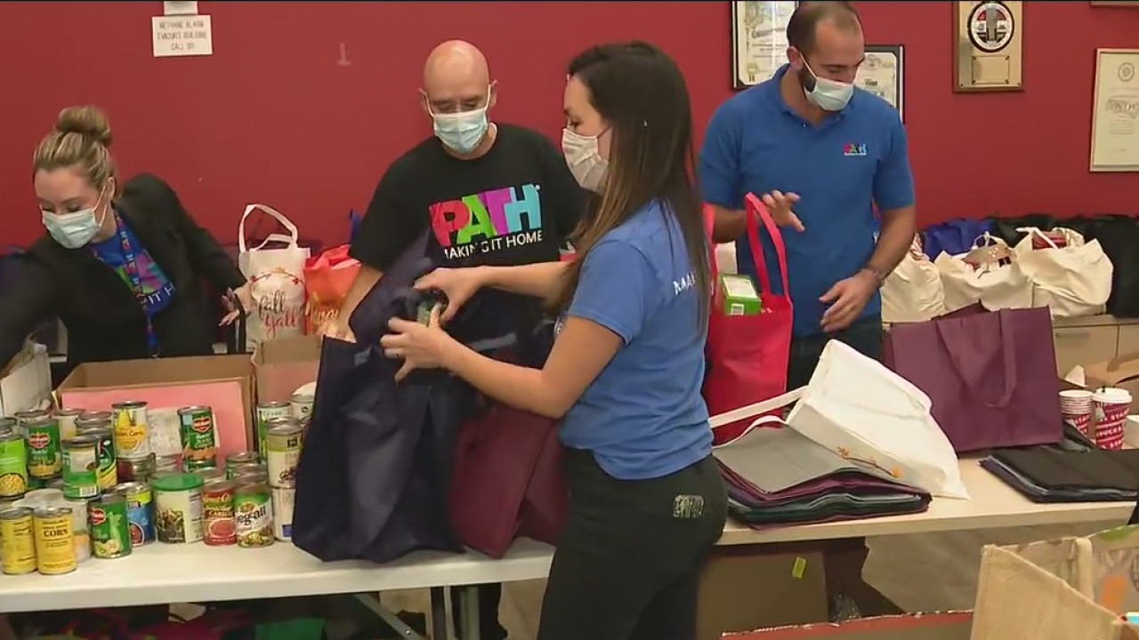 Beverly Hills hotel, nonprofit team up to give out Thanksgiving baskets for the homeless