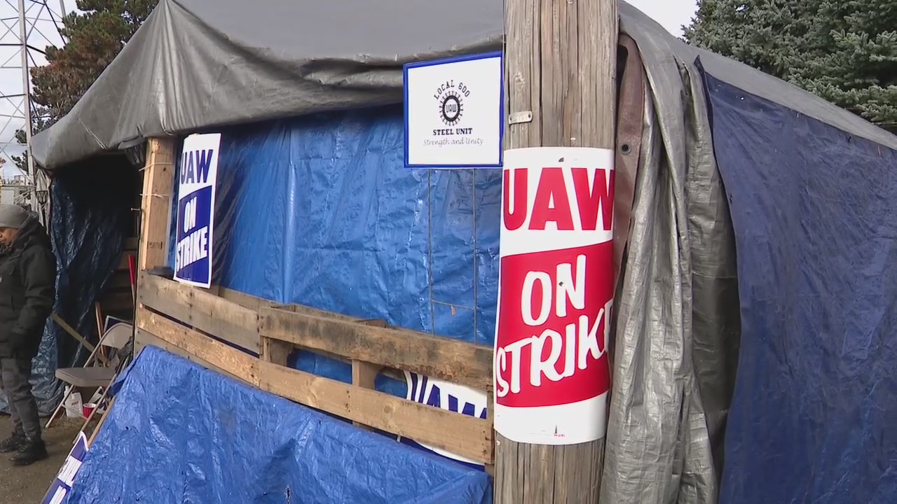 UAW suspends strike as union members vote on tentative GM deal