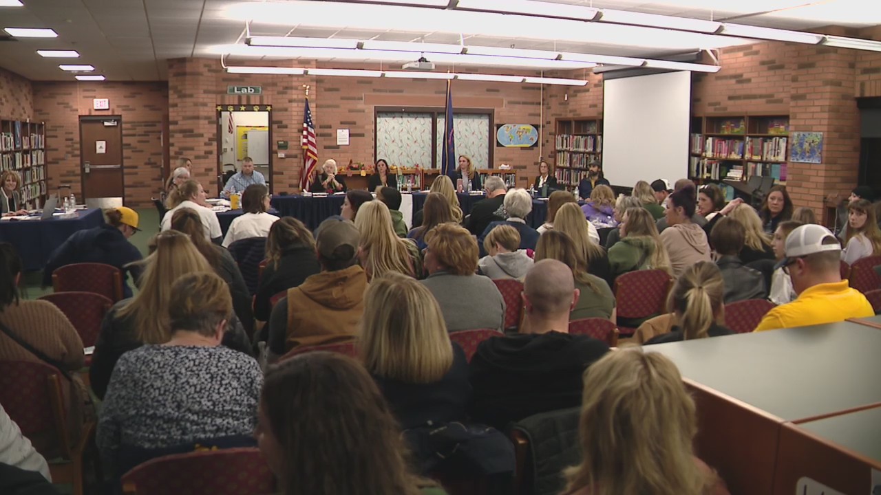 Oxford School Board discusses shooting report with parents