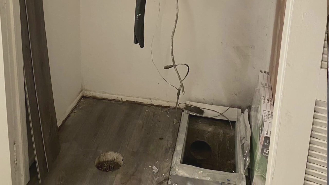 Suspects steal appliances from Oak Park house for sale