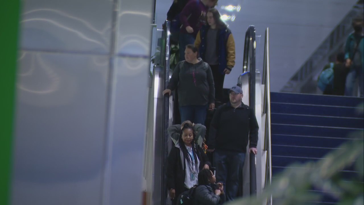 Thanksgiving holiday travel returns in full force