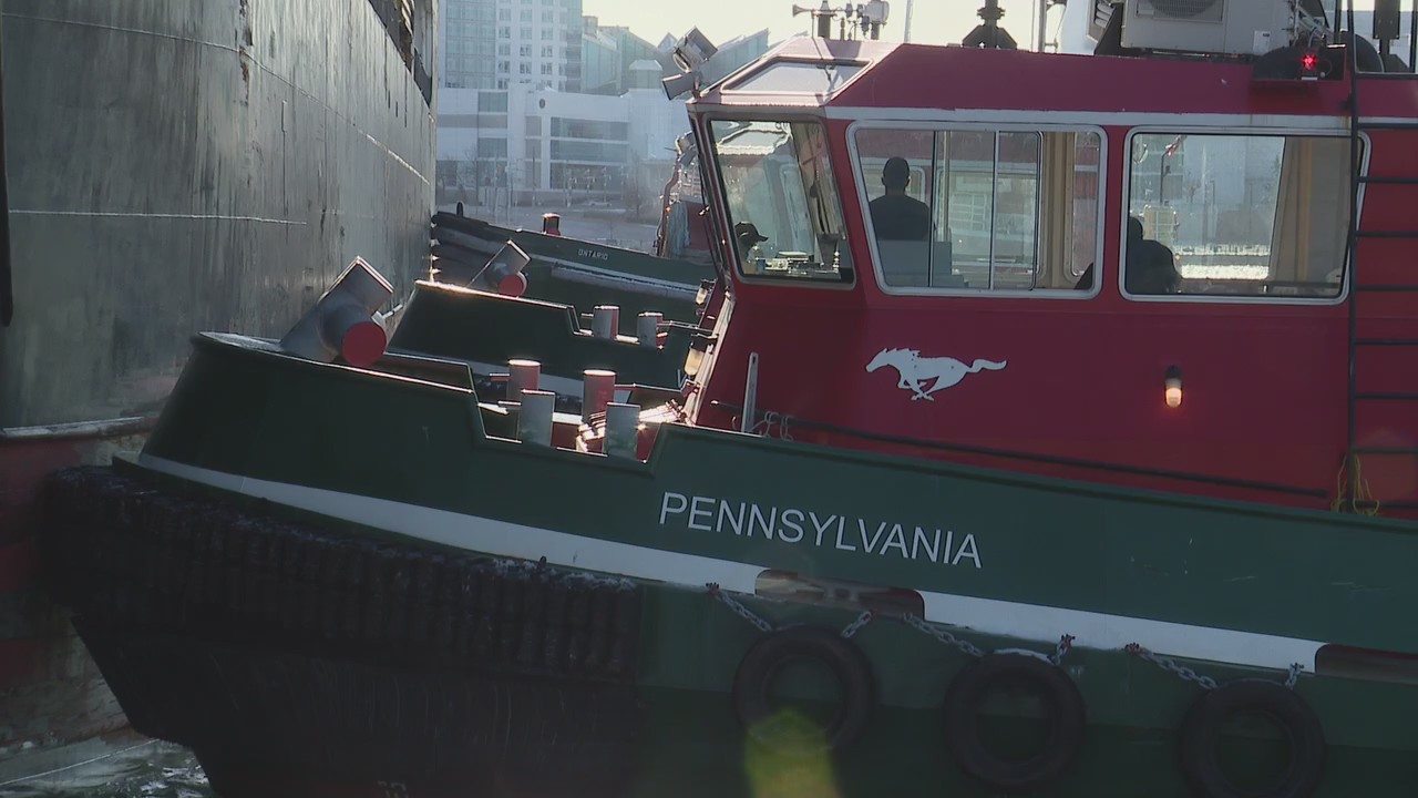 Dislodging stuck freighter in Detroit River no easy task, experts say