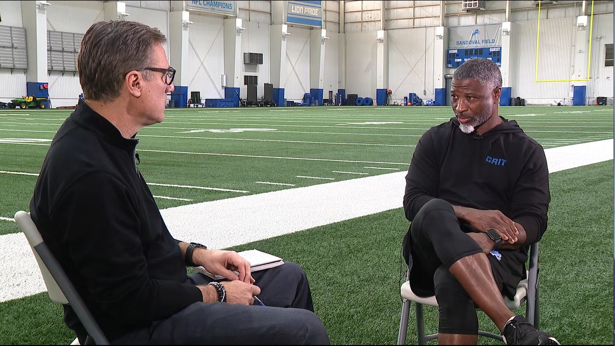 WATCH - Dan Miller talks with Lions defensive coordinator Aaron Glenn