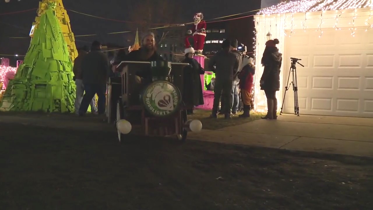49th annual Noel Night features local businesses, holiday festivities
